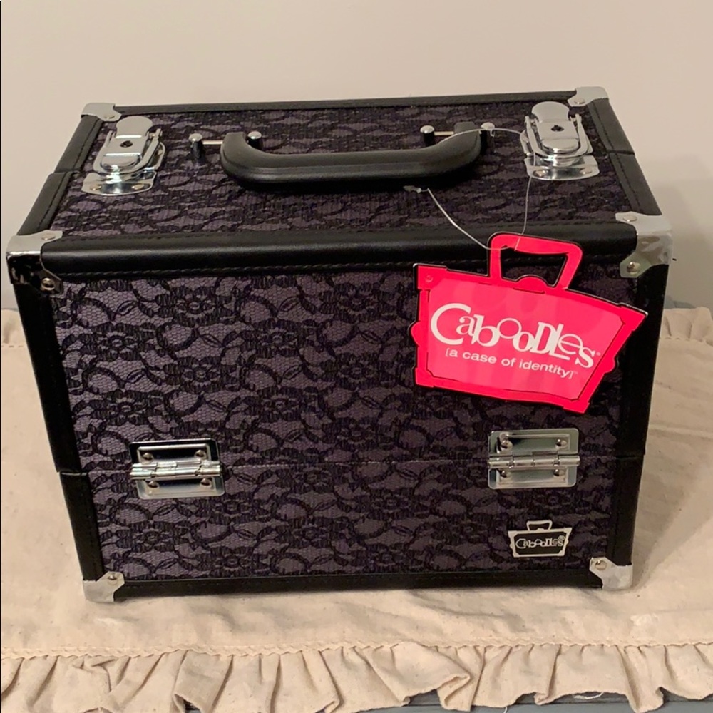Caboodles make-me-over Makeup Train Case
